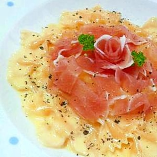 蝶々とお花の春パスタ♪生ハムのカルボナーラ